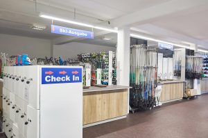 Check in and hand out skis at the Klante ski rental - Herrlohweg