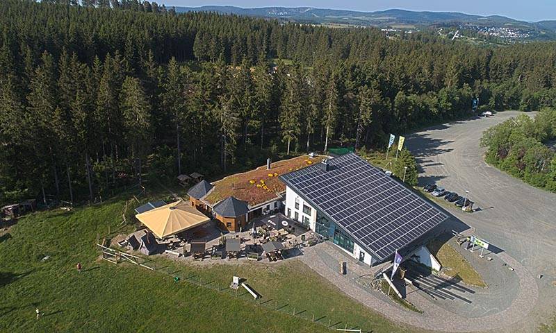 Skiverleih Schneewittchenhaus Klante - Skiliftkarussell Winterberg - Drohne